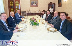 diplomats at dining table