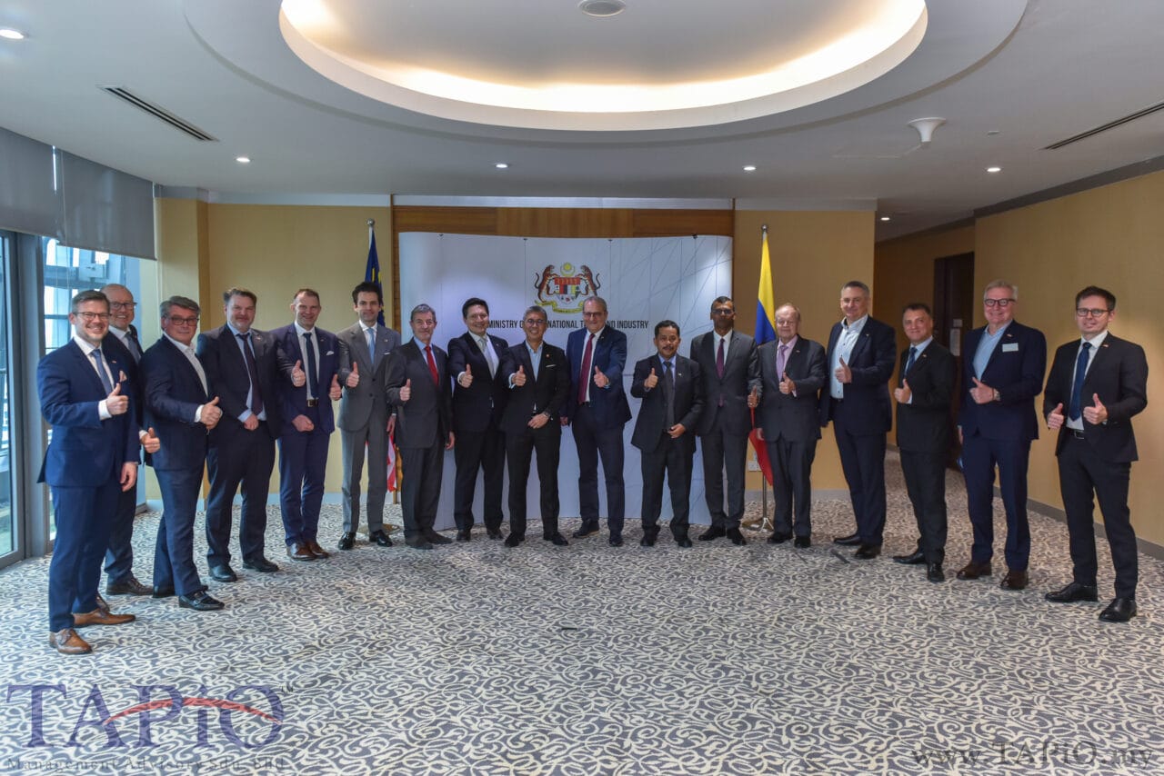 Meeting with YB Senator Tengku Datuk Seri Utama Zafrul Tengku Abdul Aziz, Malaysian Minister of International Trade and Industry The ECERDC and MITI is currently leading the development of the recreational vehicle (RV) and caravan industry in Malaysia, leveraging the industry's global growth after the pandemic.