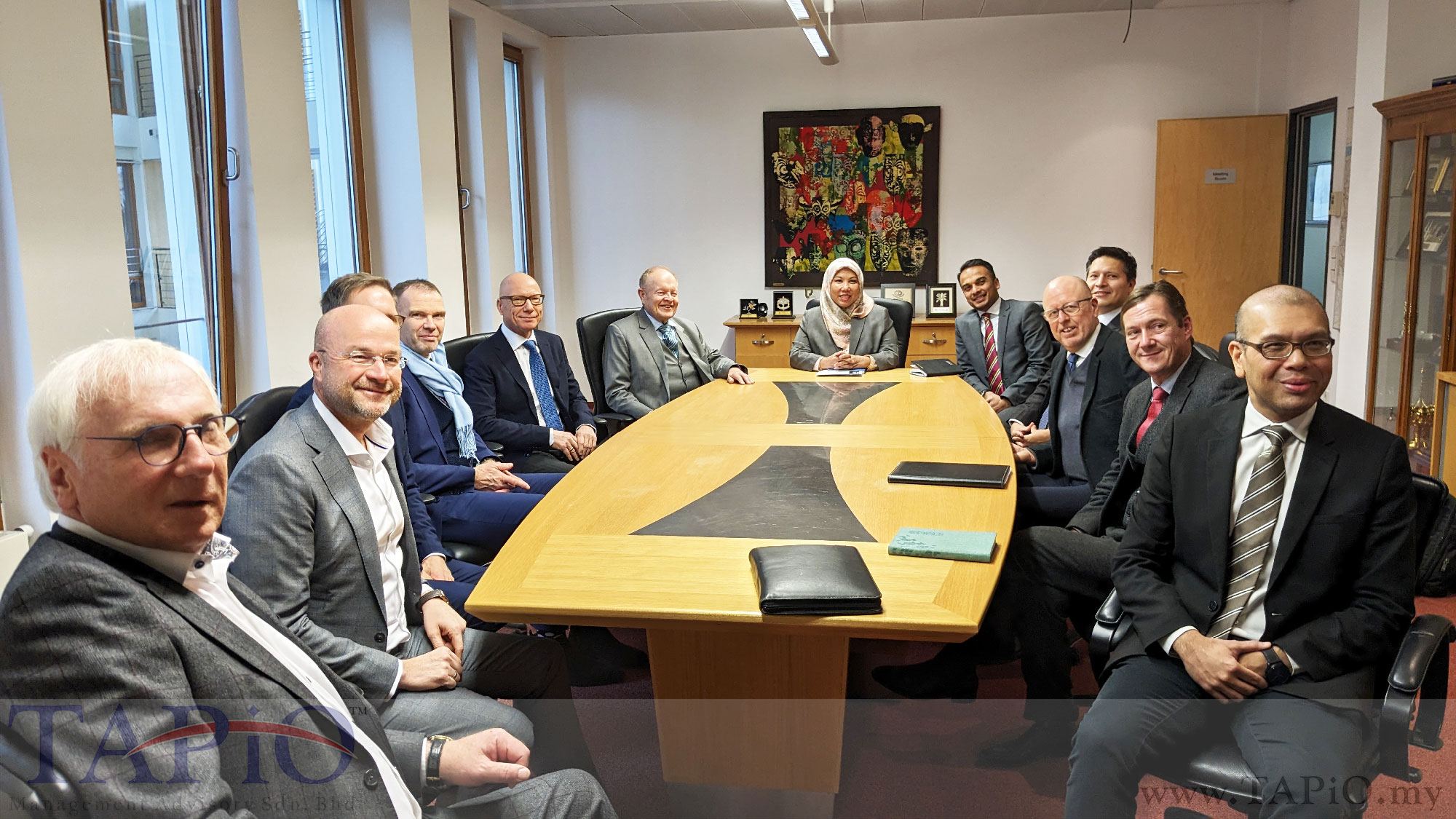 Mr. Tapio Bernhard Schütte, Chairman of TAPiO, had the honor of visiting Her Excellency Dr. Adina Kamarudin, the Malaysian Ambassador to Germany in Berlin with his delegation.