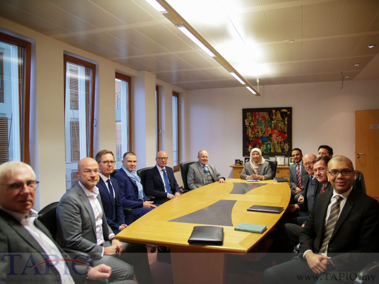 Mr. Tapio Bernhard Schütte, Chairman of TAPiO, had the honor of visiting Her Excellency Dr. Adina Kamarudin, the Malaysian Ambassador to Germany in Berlin with his delegation.