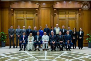 The World Economic Council (WEC) and Internationaler Wirtschaftssenat (IWS) delegation, together with TAPiO Management Advisory, in an official group photo with the Honourable Prime Minister of Malaysia, YAB Dato’ Seri Anwar Ibrahim. Also present are senior representatives from MITI and MIDA, symbolising Malaysia’s commitment to international investment and strategic partnerships.