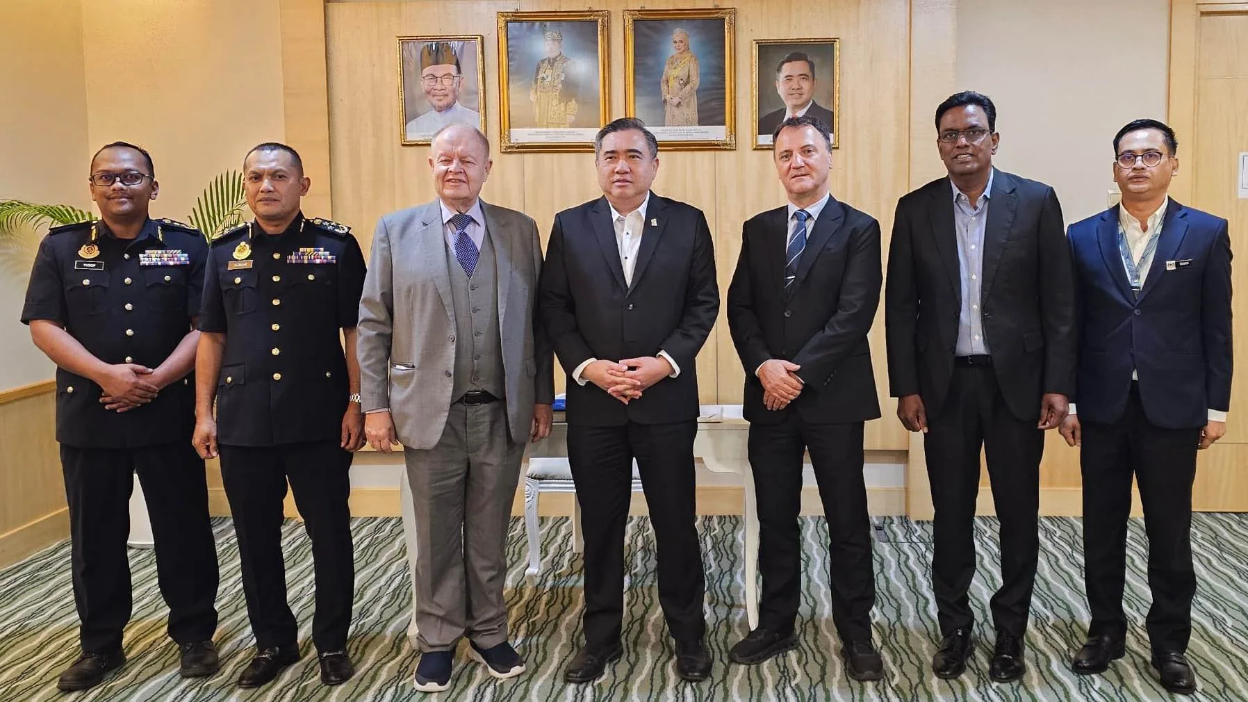 YB Minister of Transport Anthony Loke Siew Fook with Bernhard Schutte and Thomas Bernthaler.Present at the meeting were: YBhg. Dato’ Seri Jana Santhiran Muniayan, Secretary-General, Ministry of Transport YBhg. Dato’ Mohamed Irwan bin Mansor, Under Secretary, Land Division, Ministry of Transport YBhg. Dato’ Haji Aedy Fadly bin Ramli, Director-General, Road Transport Department (JPJ) YBrs. Tuan Ir. Mohd Yusop bin Mohamad, Director, Automotive Engineering Division, JPJ YBhg. Datuk Azlan Shah Bin Al Bakri, Chief Executive Officer, Land Public Transport Agency (APAD)